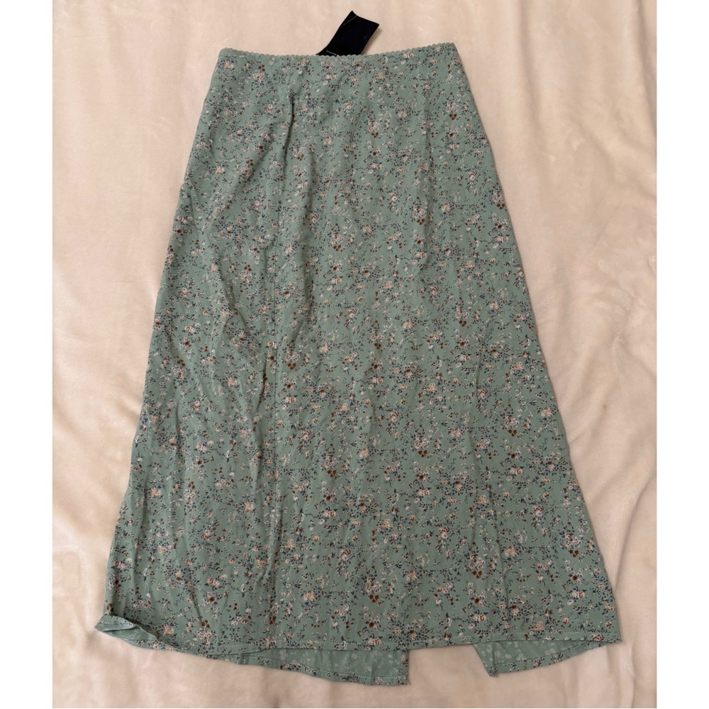 Brandy Melville Phoebe Skirt - NWT
